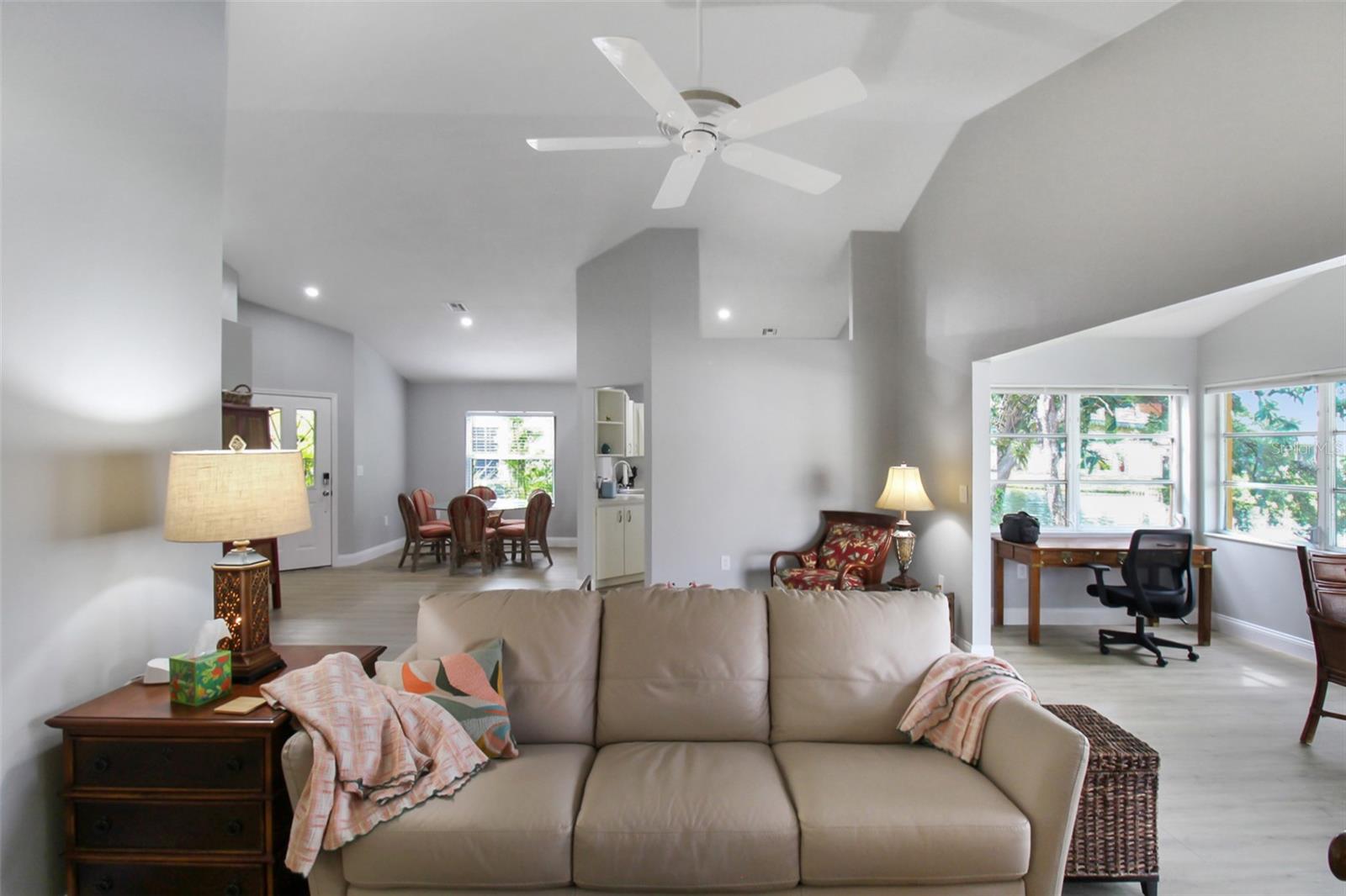 PALM VILLAS - Residential Lease