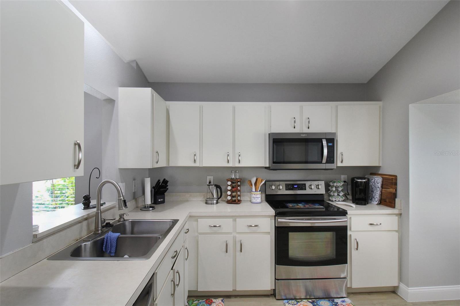 PALM VILLAS - Residential Lease
