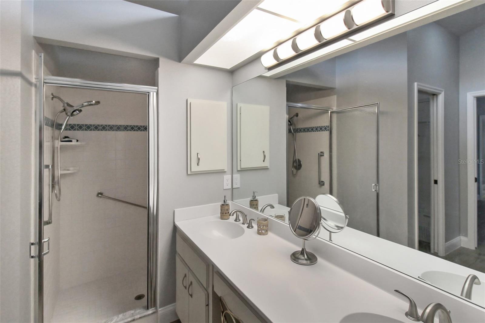 PALM VILLAS - Residential Lease