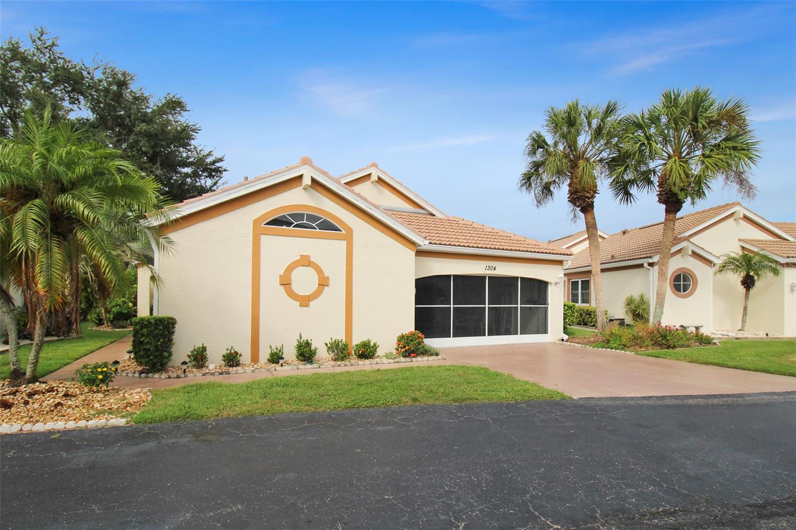 PALM VILLAS - Residential Lease