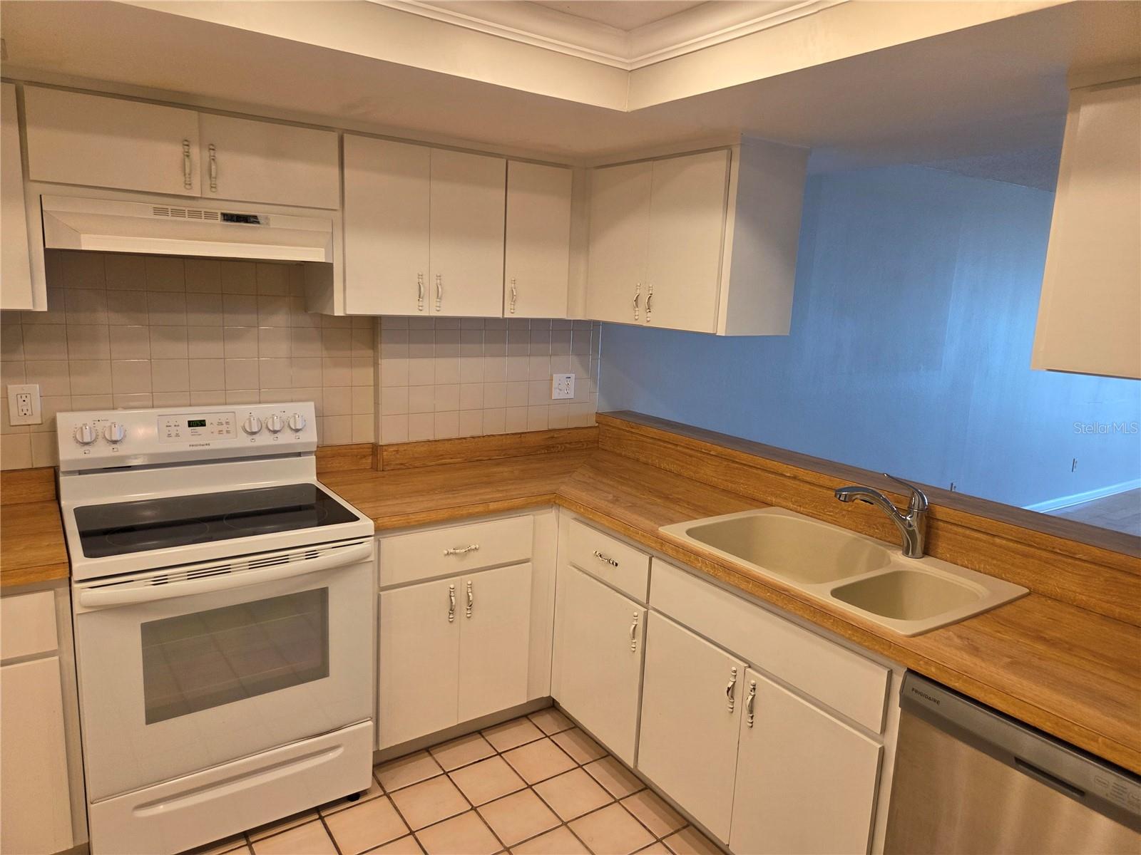 650 ISLAND WAY CONDO - Residential