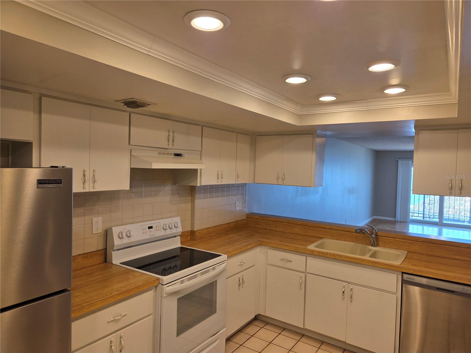 650 ISLAND WAY CONDO - Residential