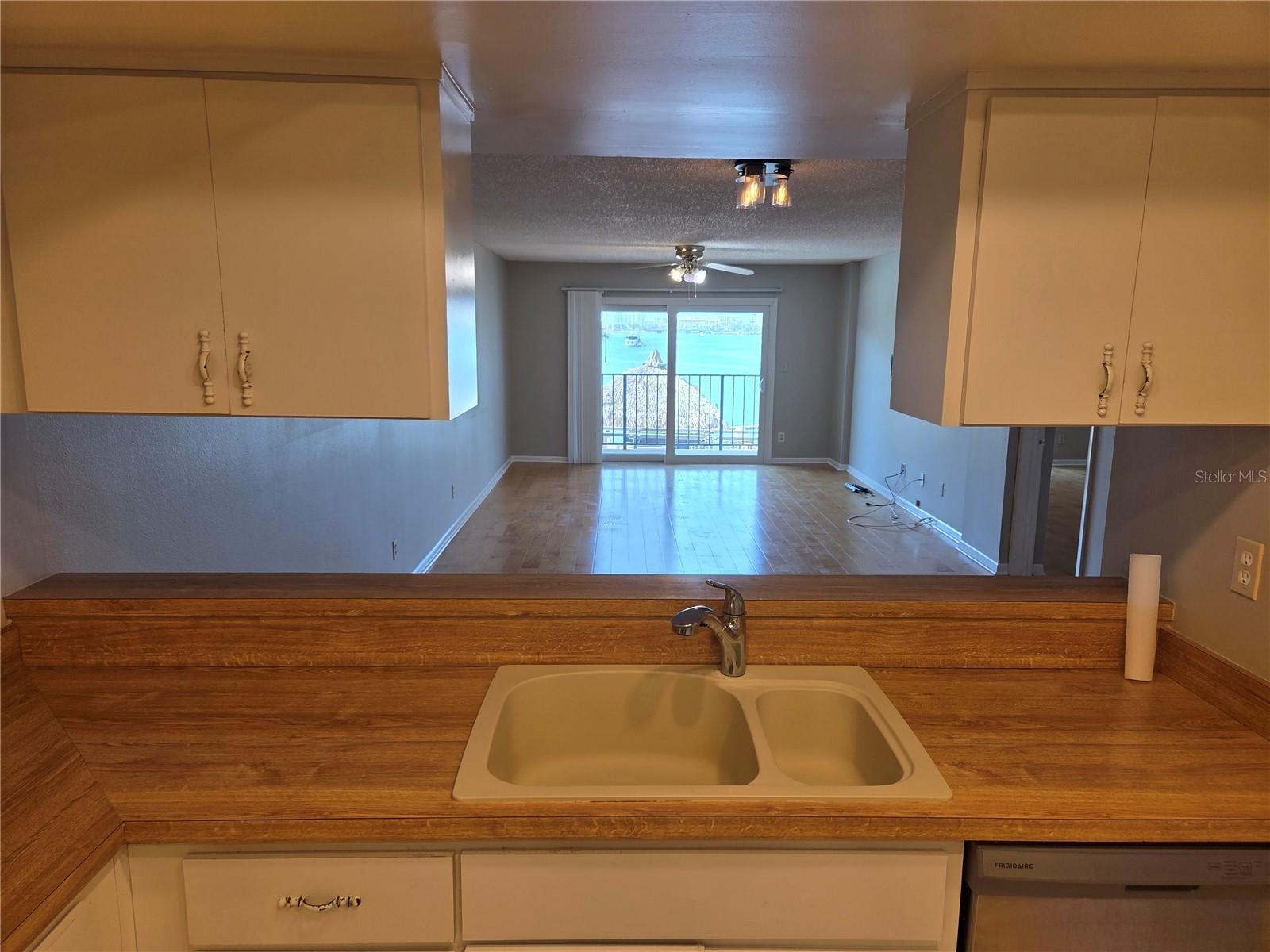650 ISLAND WAY CONDO - Residential