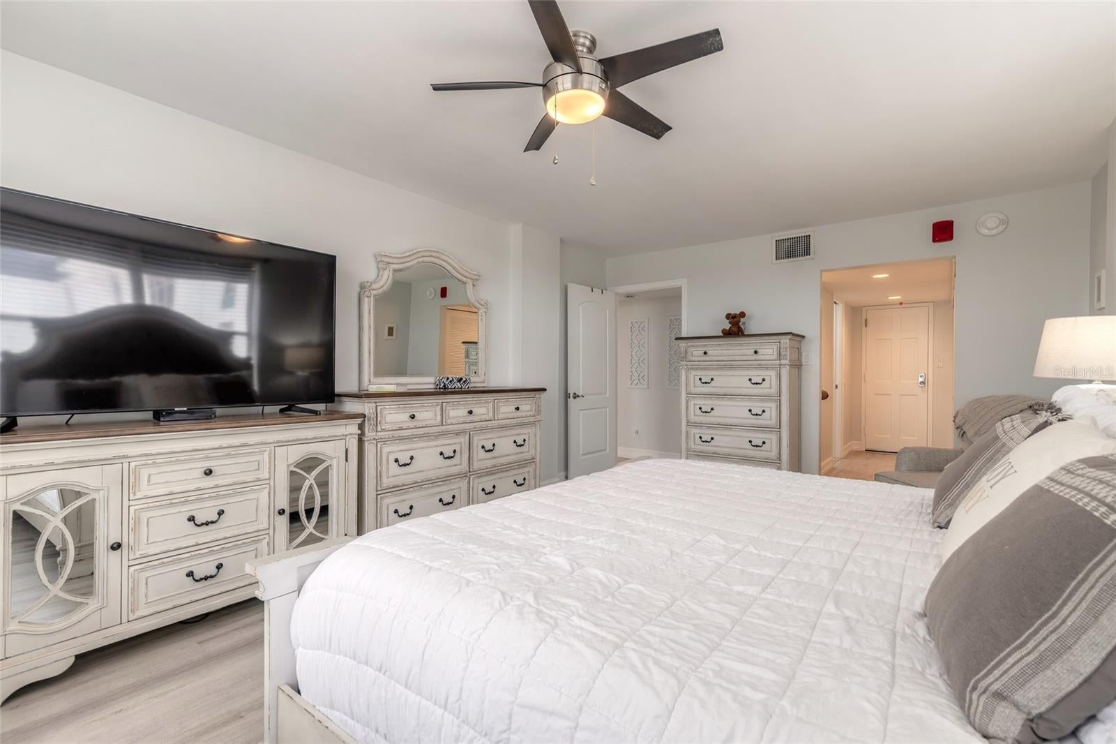1575 OCEAN SHORE BOULEVARD J070