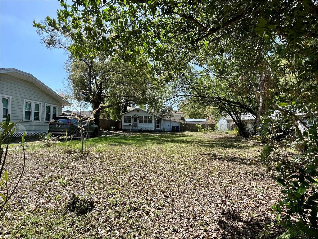 Photo of 108 W Comanche Avenue, Tampa, FL 33604 (MLS # TB8485267)