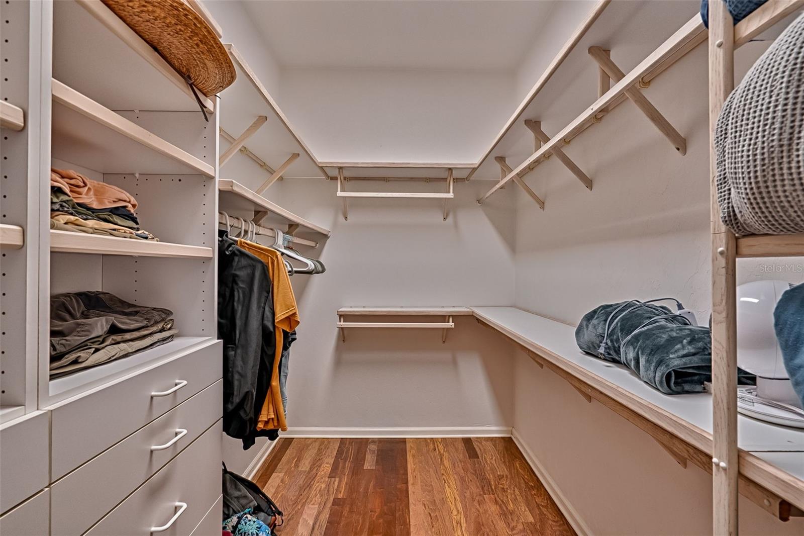 BENJAMINS GROVE - Residential