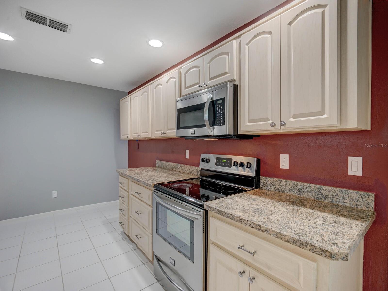 SCOTSDALE CLUSTER CONDO - Residential