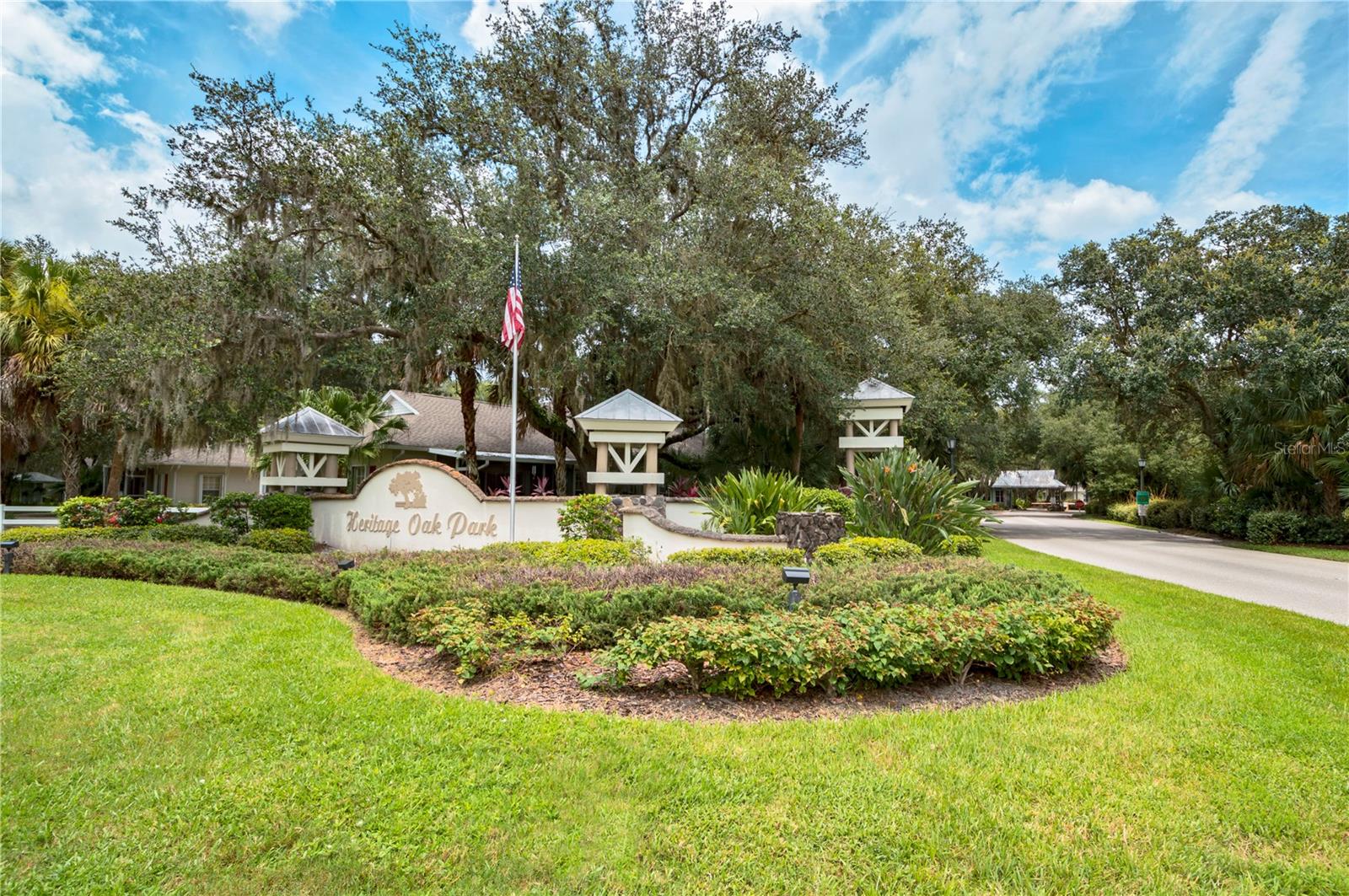 HERITAGE OAK PARK-WATERSIDE CLUB 04 AT HERITAGE - Residential