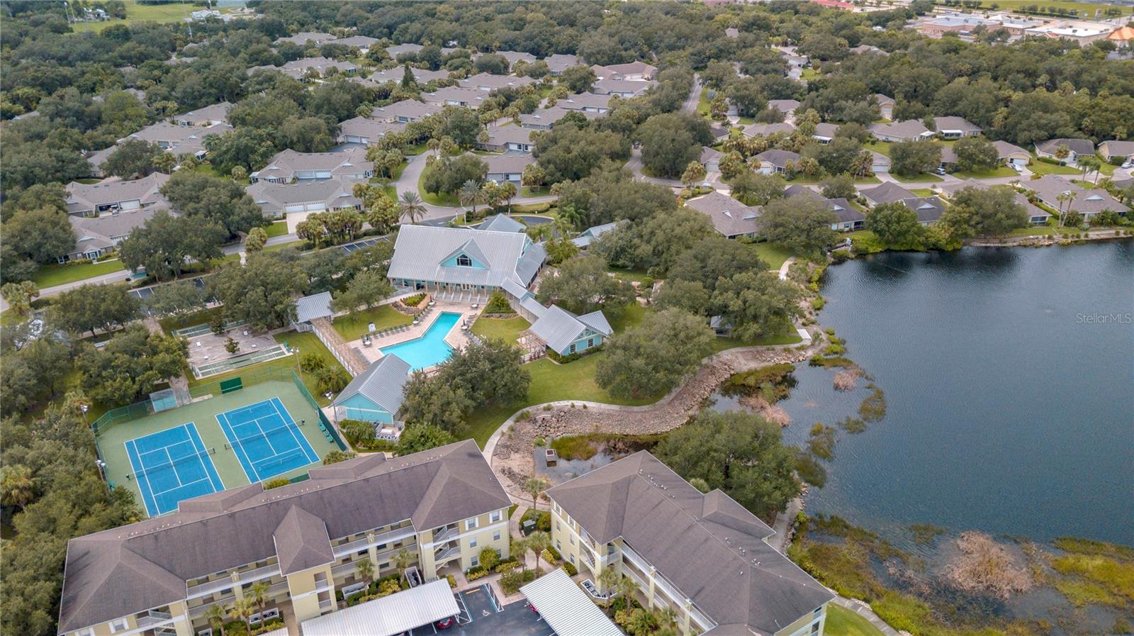 HERITAGE OAK PARK-WATERSIDE CLUB 04 AT HERITAGE - Residential