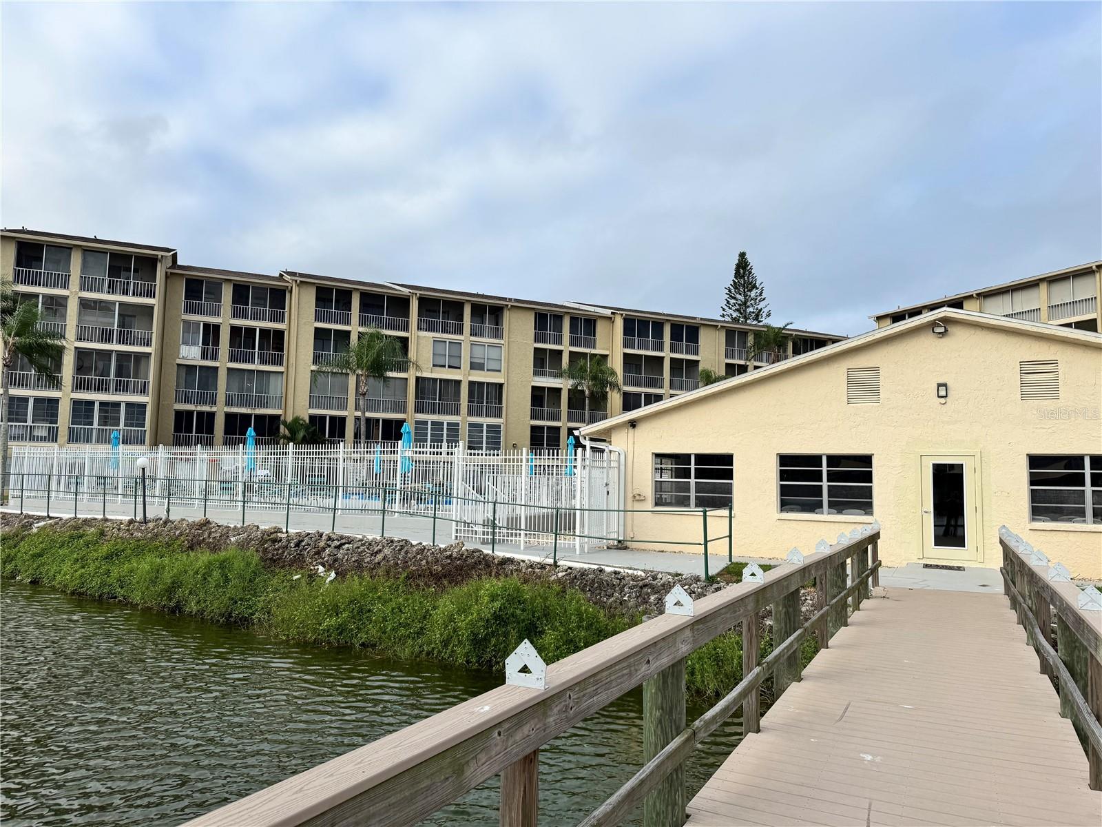 BAYSHORE ON THE LAKE APTS II SEC 3 - Residential