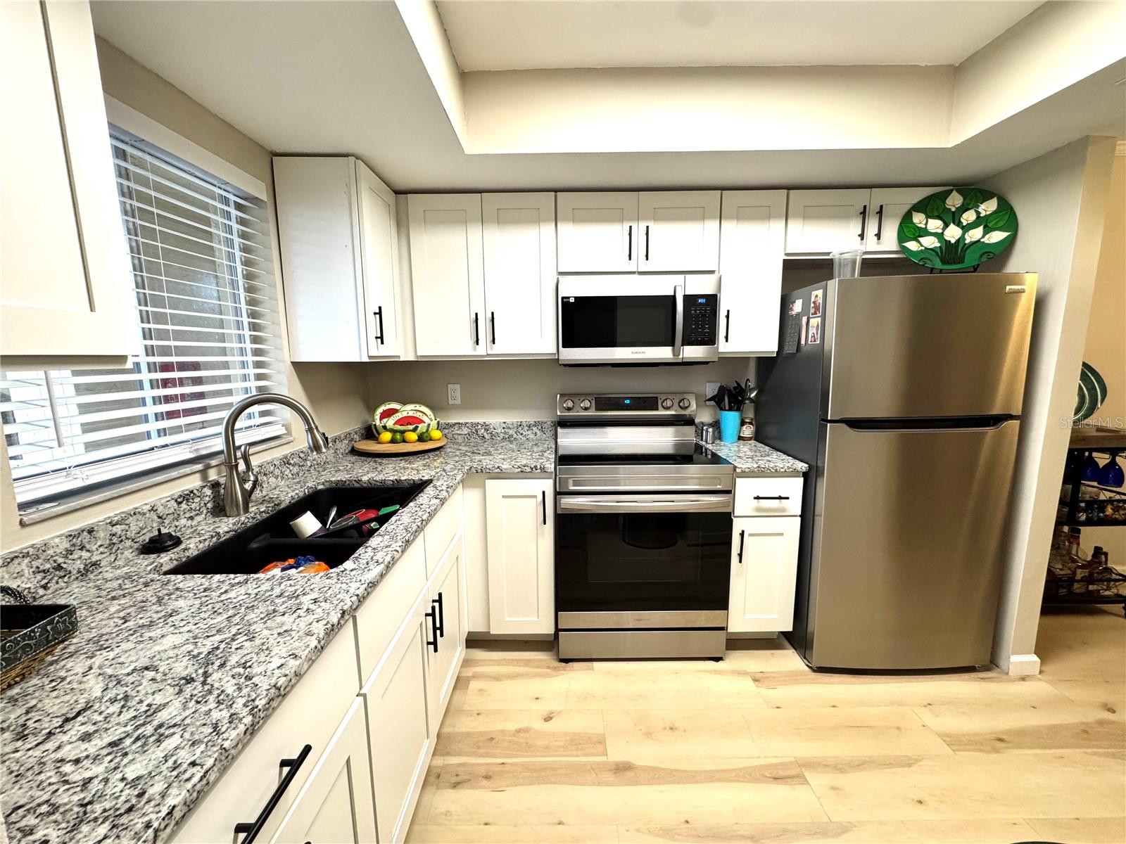 BAYSHORE ON THE LAKE APTS II SEC 3 - Residential