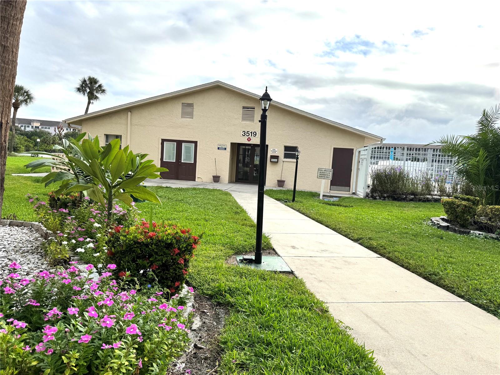 BAYSHORE ON THE LAKE APTS II SEC 3 - Residential