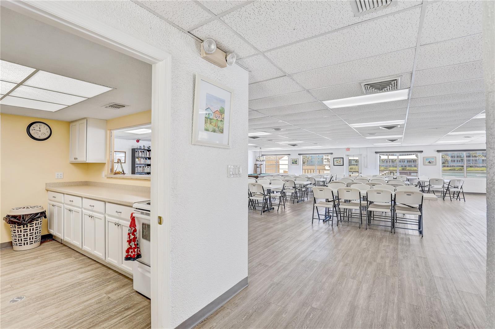 BAYSHORE ON THE LAKE APTS II SEC 3 - Residential