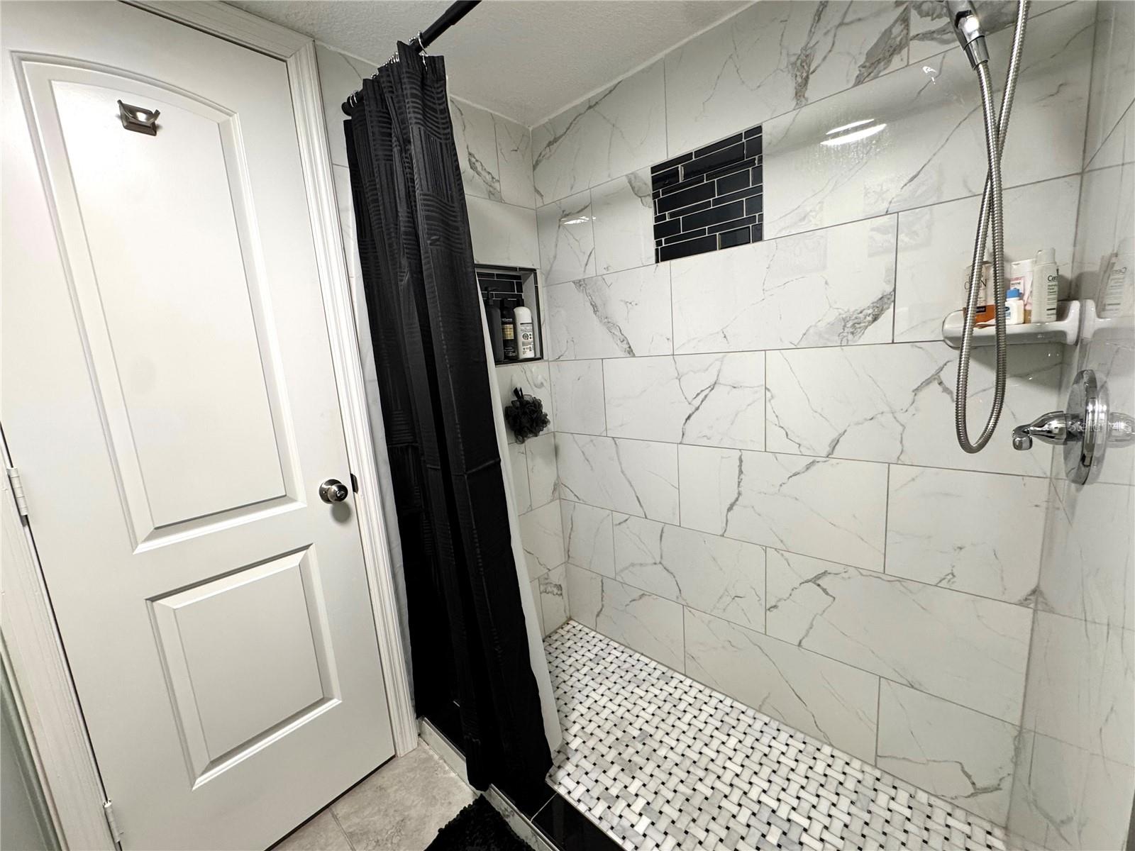 BAYSHORE ON THE LAKE APTS II SEC 3 - Residential