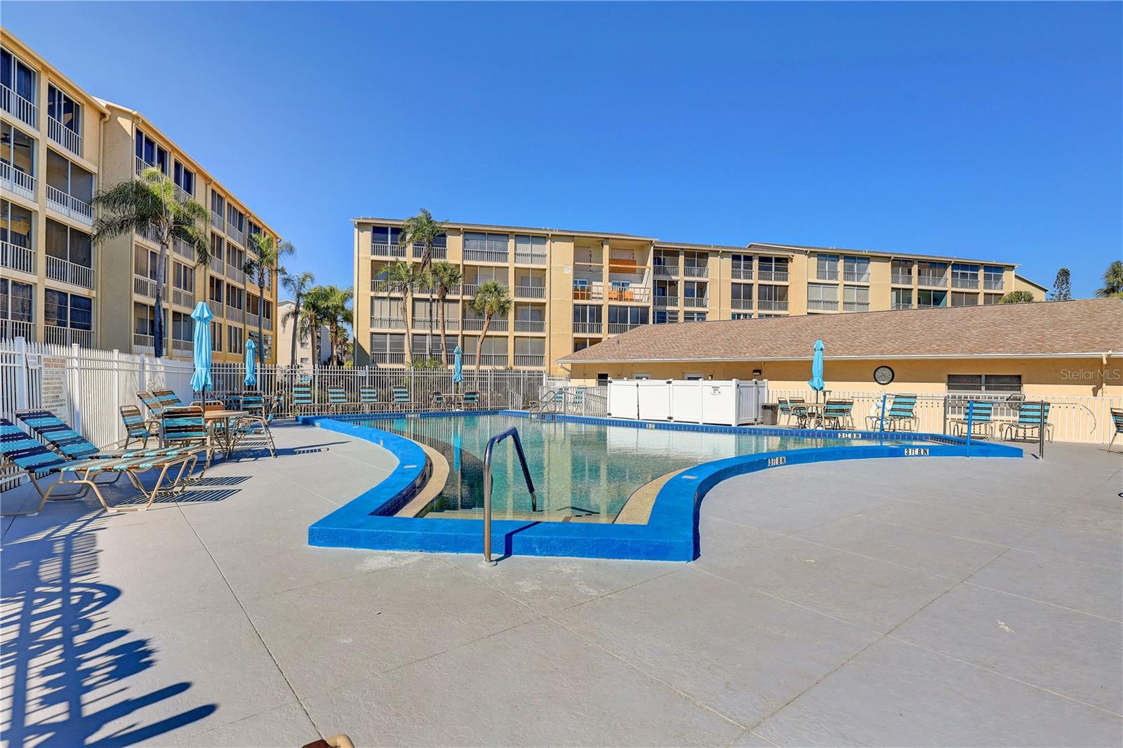 BAYSHORE ON THE LAKE APTS II SEC 3 - Residential