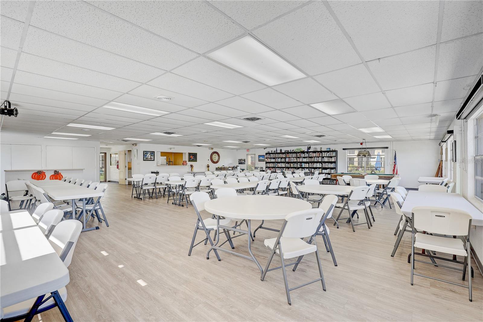 BAYSHORE ON THE LAKE APTS II SEC 3 - Residential