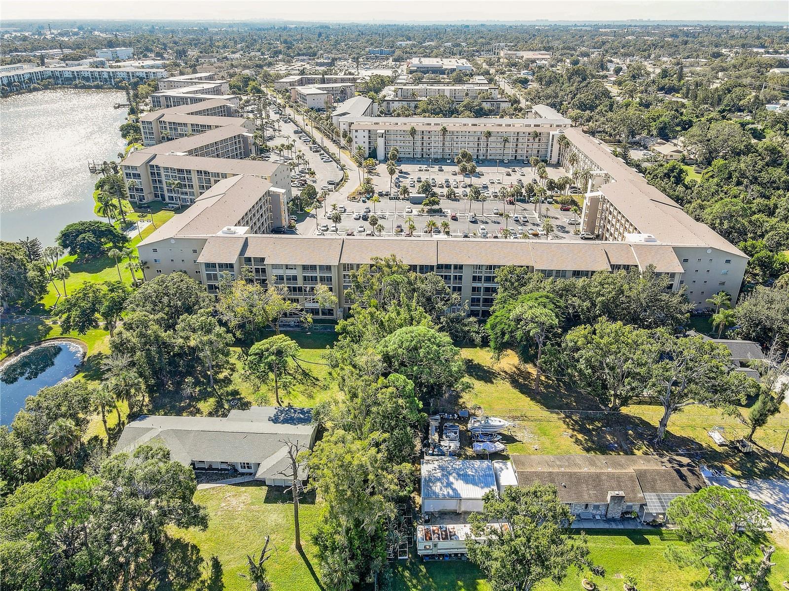 BAYSHORE ON THE LAKE APTS II SEC 3 - Residential