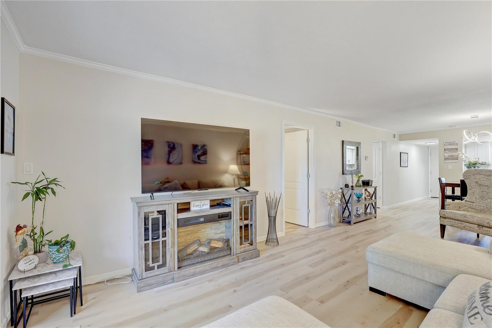 BAYSHORE ON THE LAKE APTS II SEC 3 - Residential