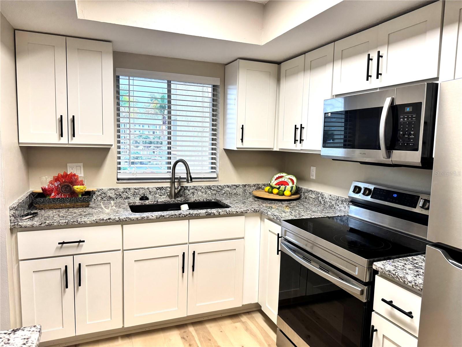 BAYSHORE ON THE LAKE APTS II SEC 3 - Residential