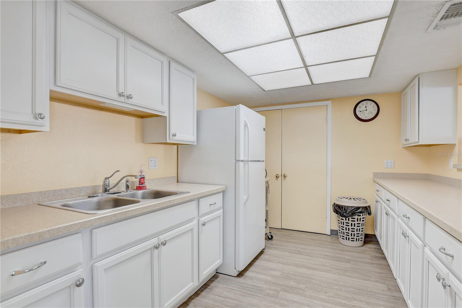 BAYSHORE ON THE LAKE APTS II SEC 3 - Residential