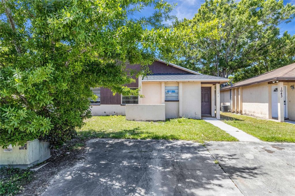 Photo of 1047 Captiva Point, Lakeland, FL 33801 (MLS # L4961126)