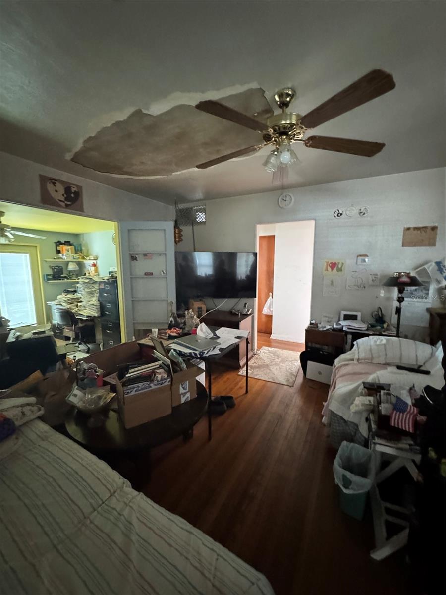 1313 GOLFVIEW STREET