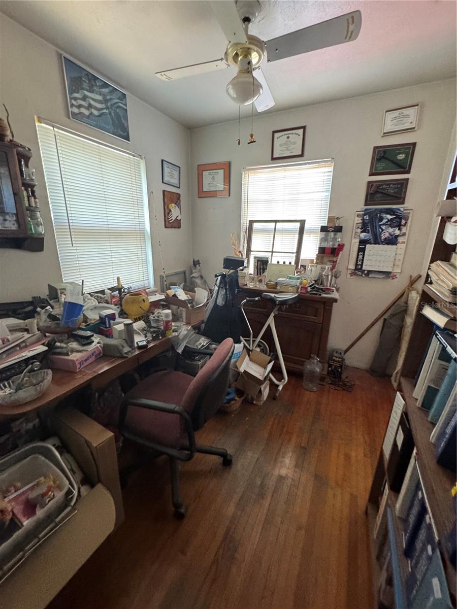1313 GOLFVIEW STREET