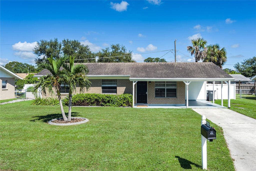 Photo of 6609 Alpine Lane, Bradenton, FL 34208 (MLS # A4666884)