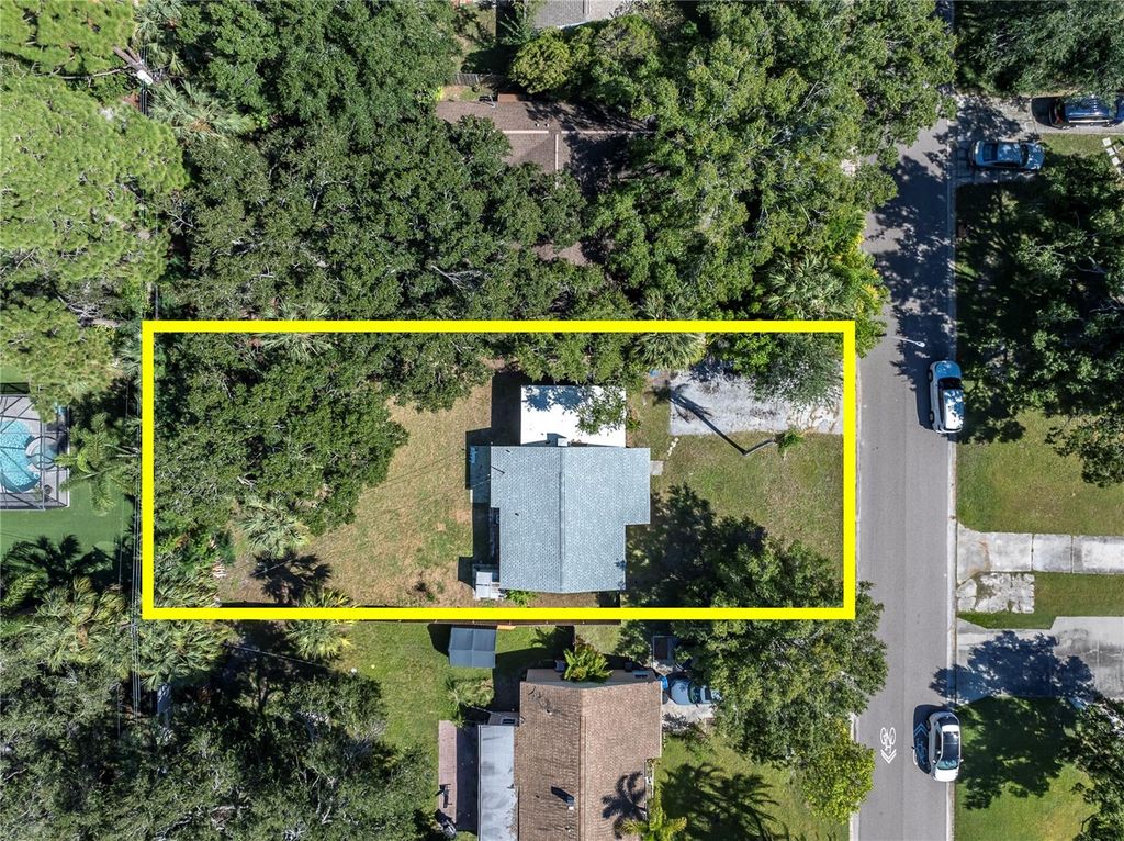 Photo of 233 41st Avenue NE, St Petersburg, FL 33703 (MLS # TB8438896)