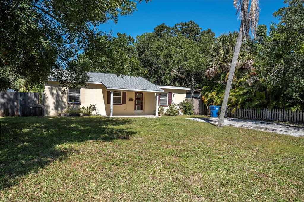 Photo of 233 41st Avenue NE, St Petersburg, FL 33703 (MLS # TB8438896)