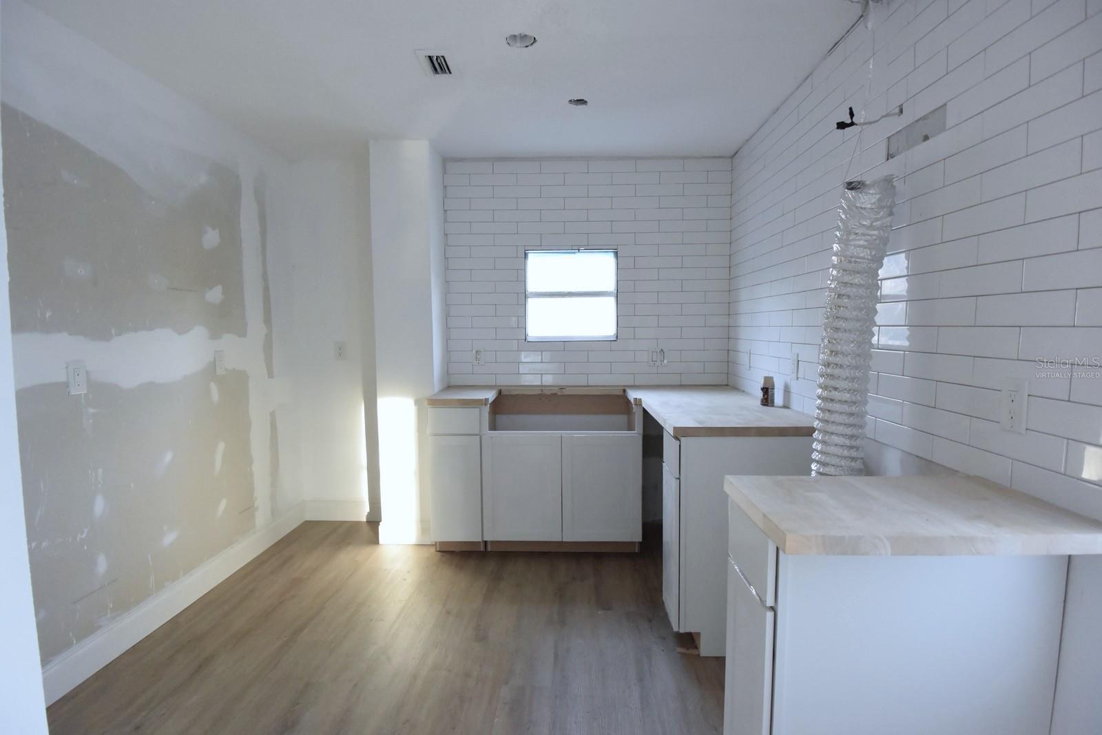 BACK BAY MANOR 3 - Residential