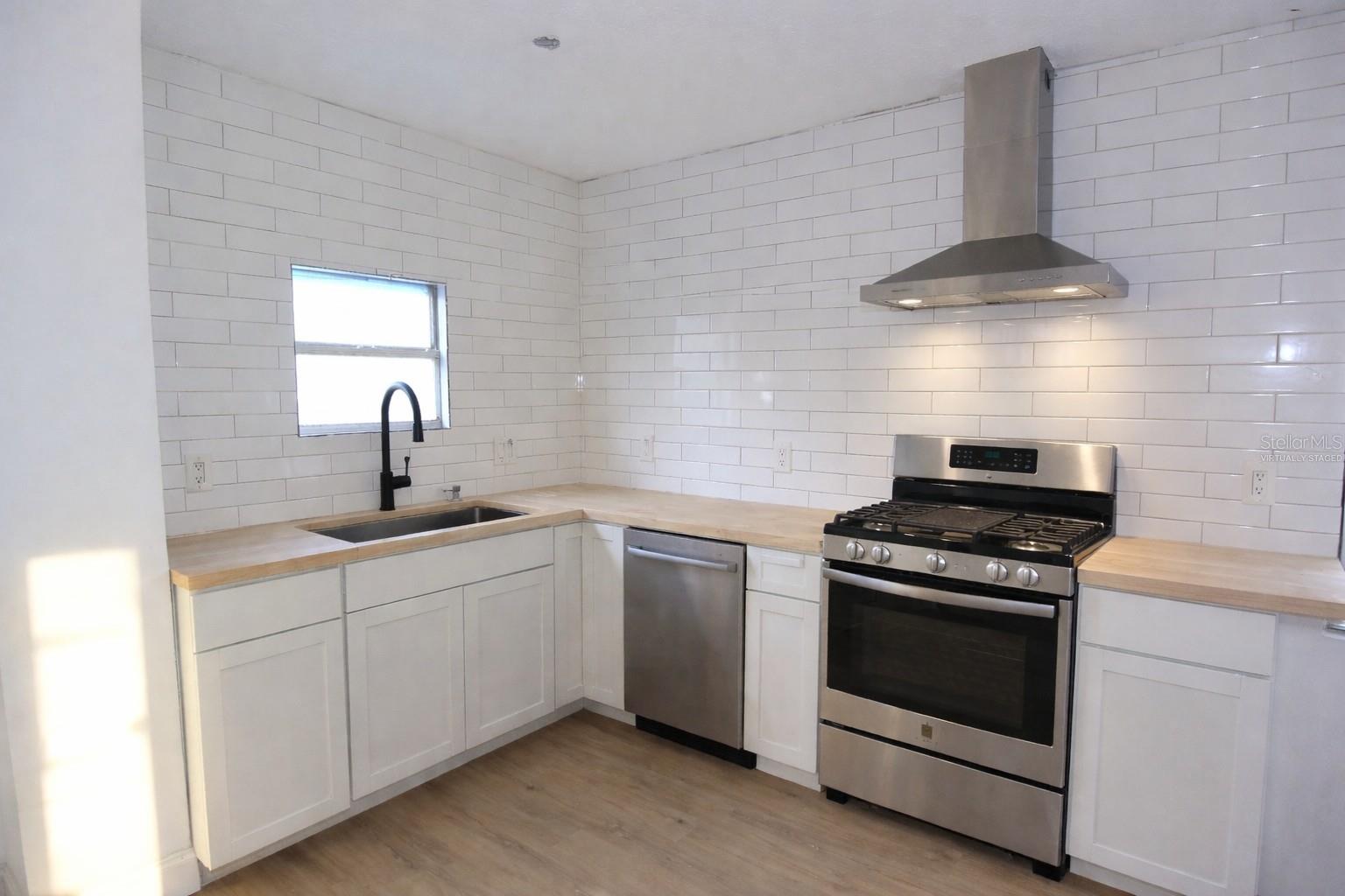 BACK BAY MANOR 3 - Residential