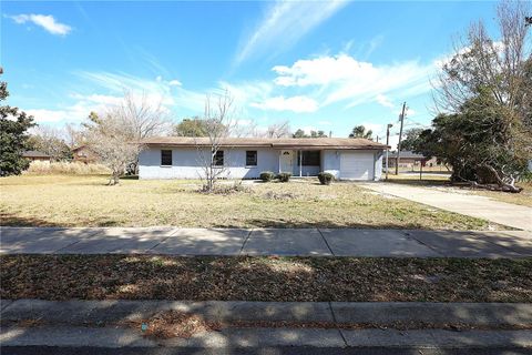 Photo of 1211 Moton Avenue, Sanford, FL 32771 (MLS # O6386570)