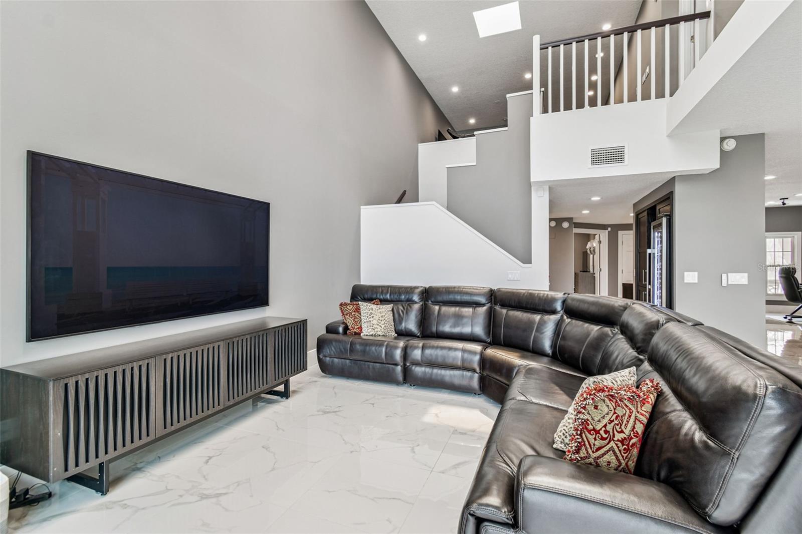 LAKE ELLEN LANDINGS III A CONDO - Residential Lease