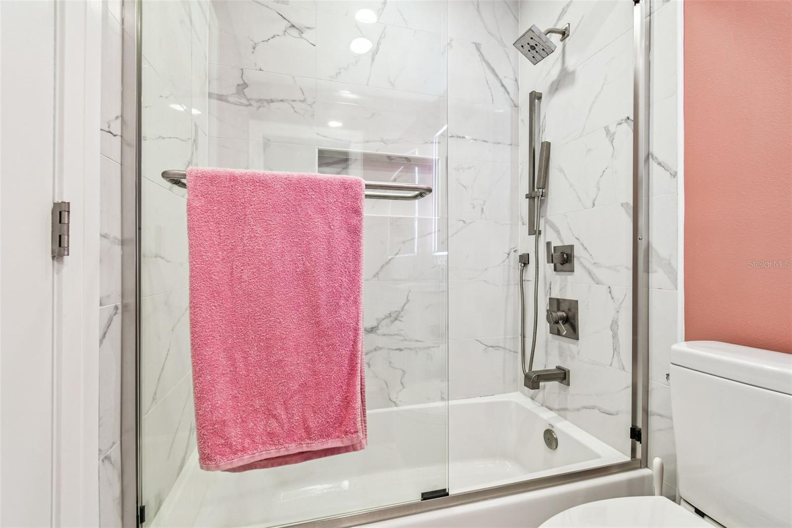 LAKE ELLEN LANDINGS III A CONDO - Residential Lease