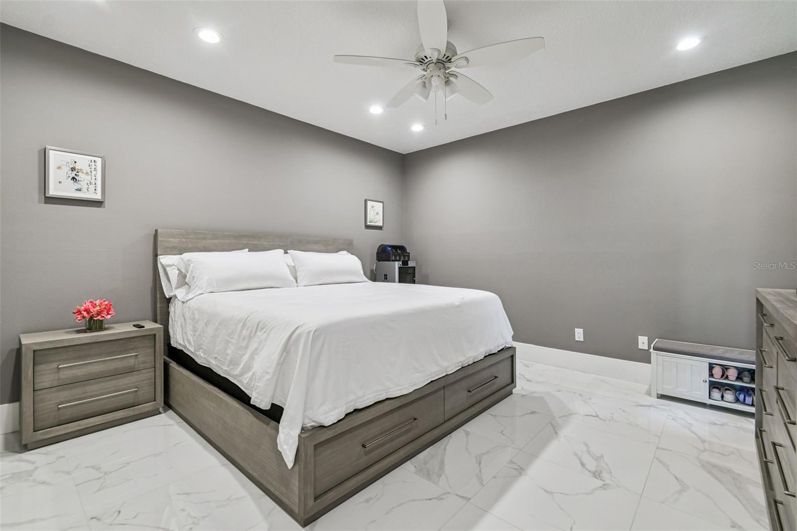 LAKE ELLEN LANDINGS III A CONDO - Residential Lease