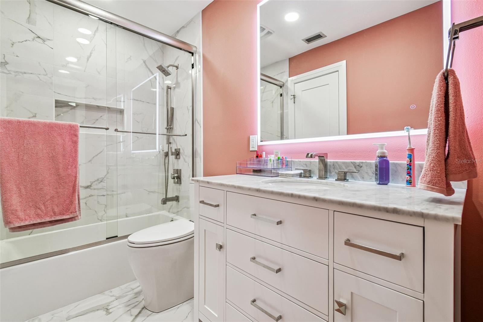 LAKE ELLEN LANDINGS III A CONDO - Residential Lease