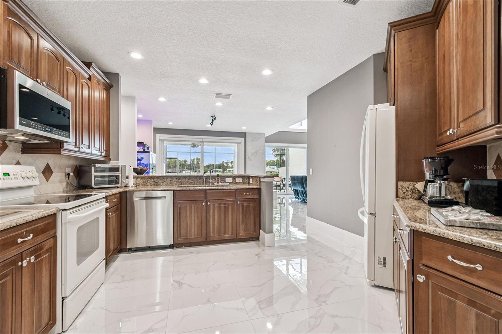 LAKE ELLEN LANDINGS III A CONDO - Residential Lease