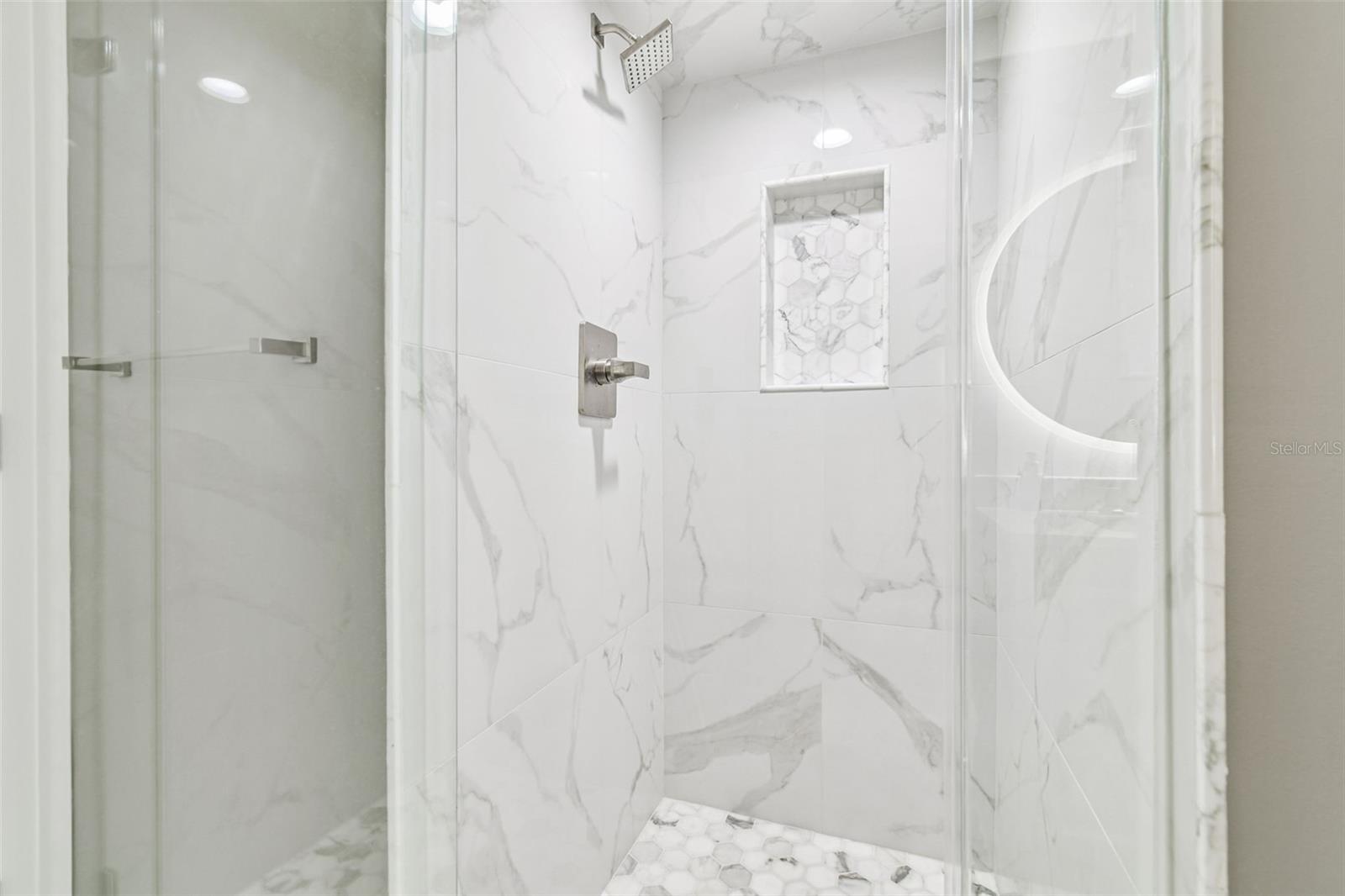 LAKE ELLEN LANDINGS III A CONDO - Residential Lease