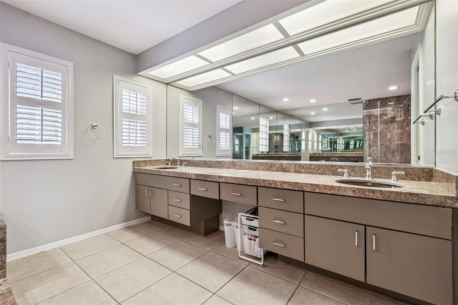 LAKE ELLEN LANDINGS III A CONDO - Residential Lease