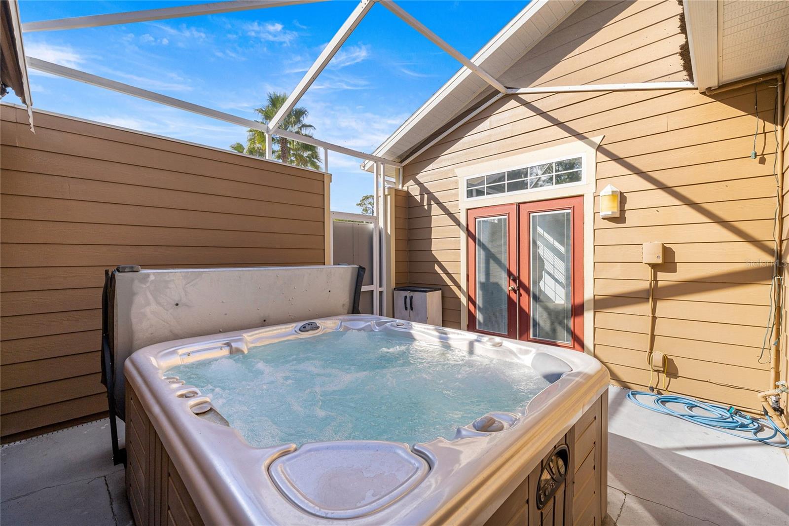 VICTORIA STATION - Residential