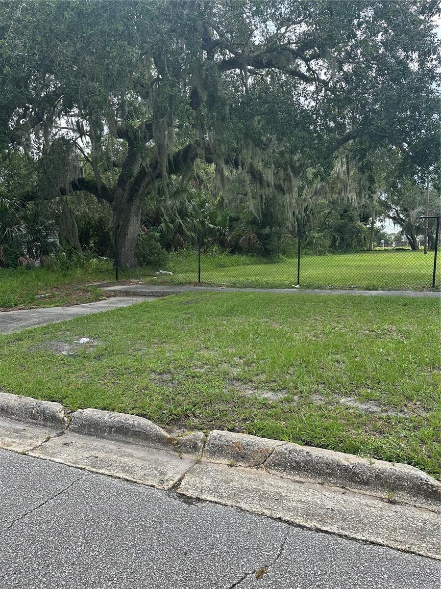 Investors build your Dream Venture here! Don't miss this opportunity to a create your commercial empire on almost an acre of land in another thriving area of Sanford.