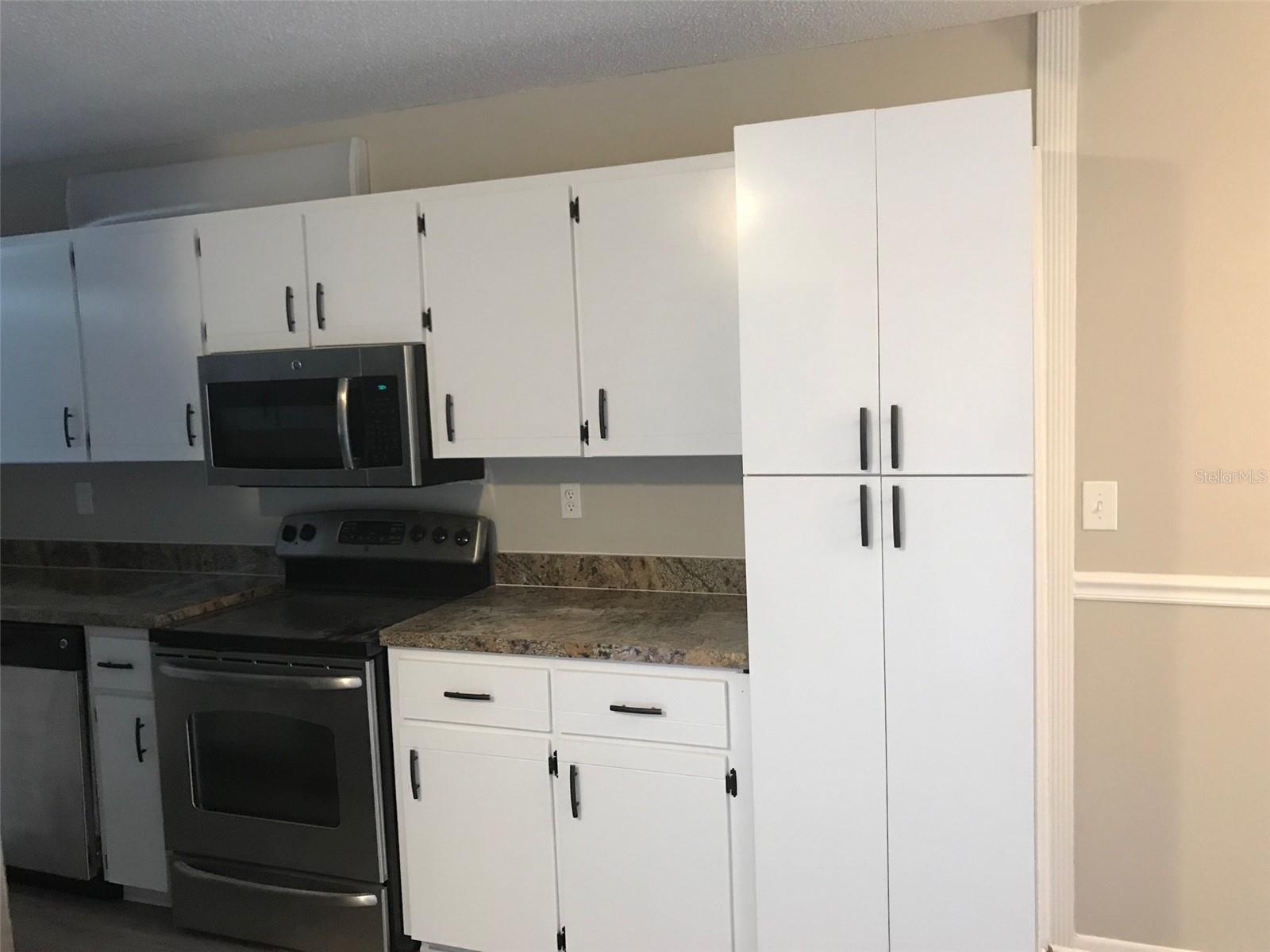 RIVERSIDE CONDO DEBARY - Residential Lease