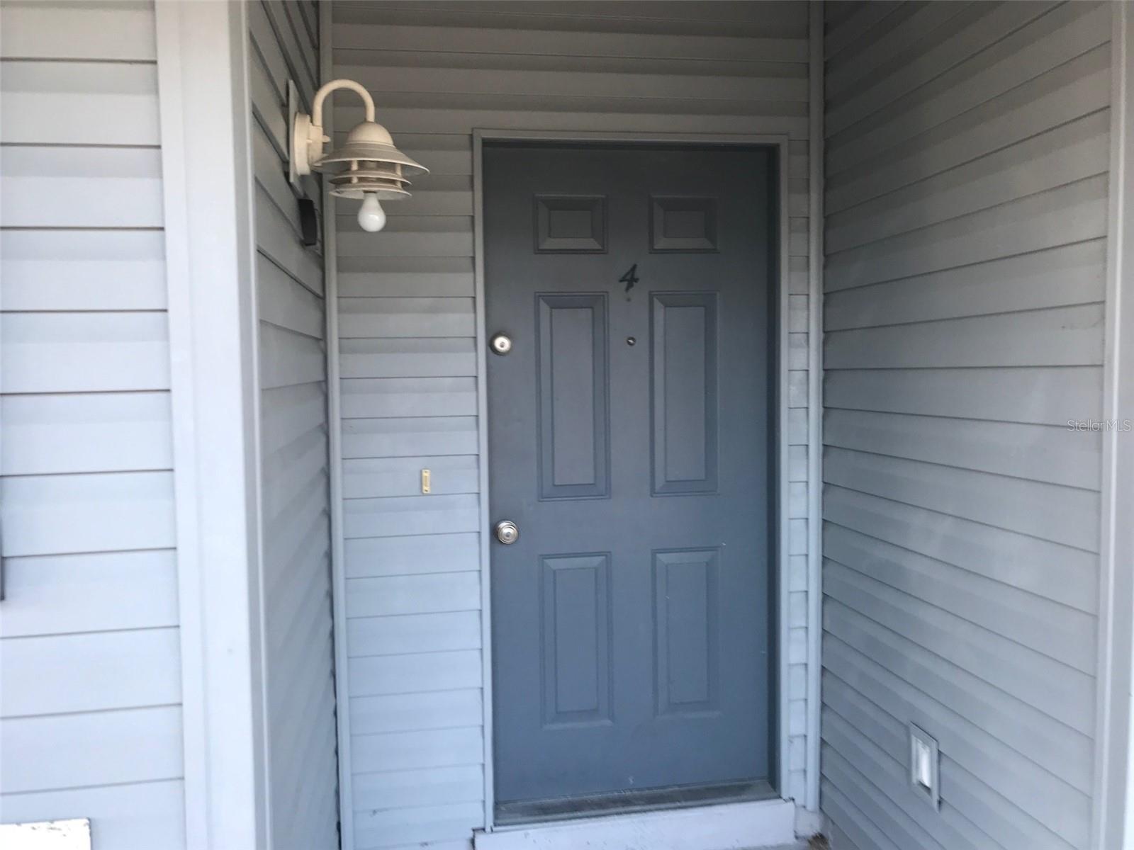 RIVERSIDE CONDO DEBARY - Residential Lease