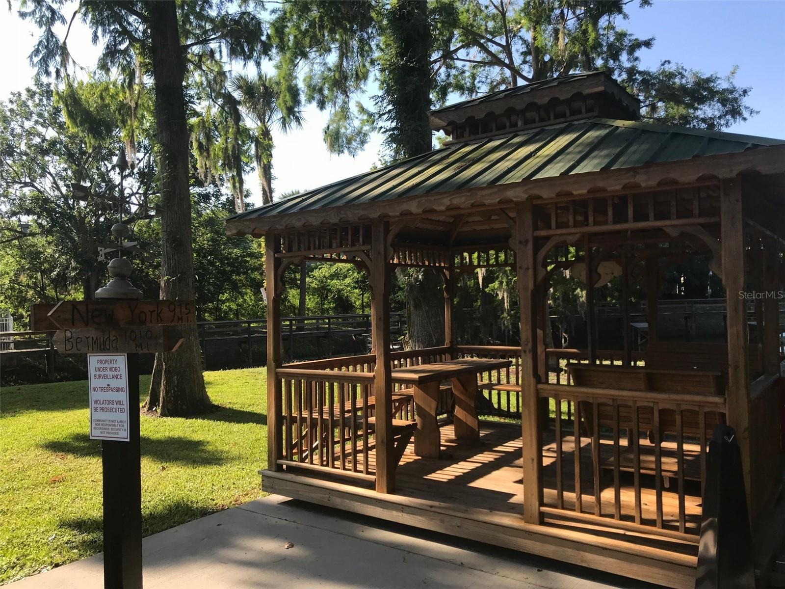 RIVERSIDE CONDO DEBARY - Residential Lease