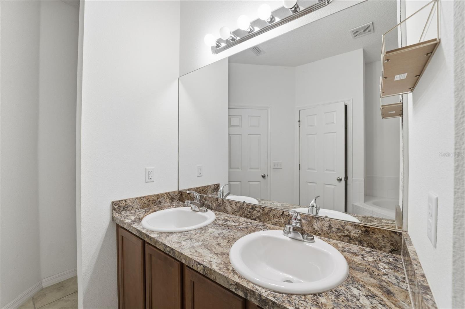 SHERMAN HILLS SEC 3 - Residential