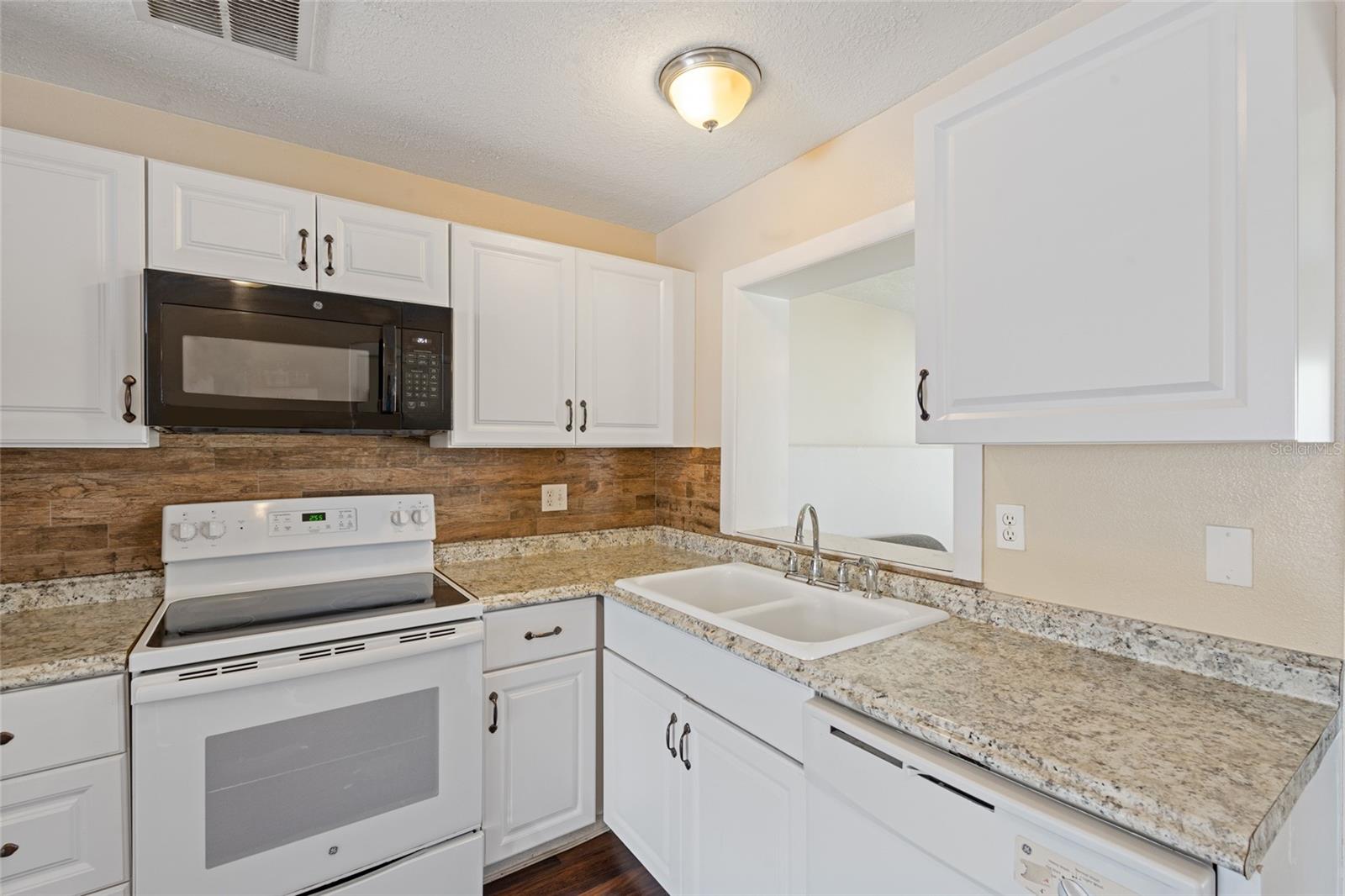 SEVEN SPGS HOMES - Residential Lease