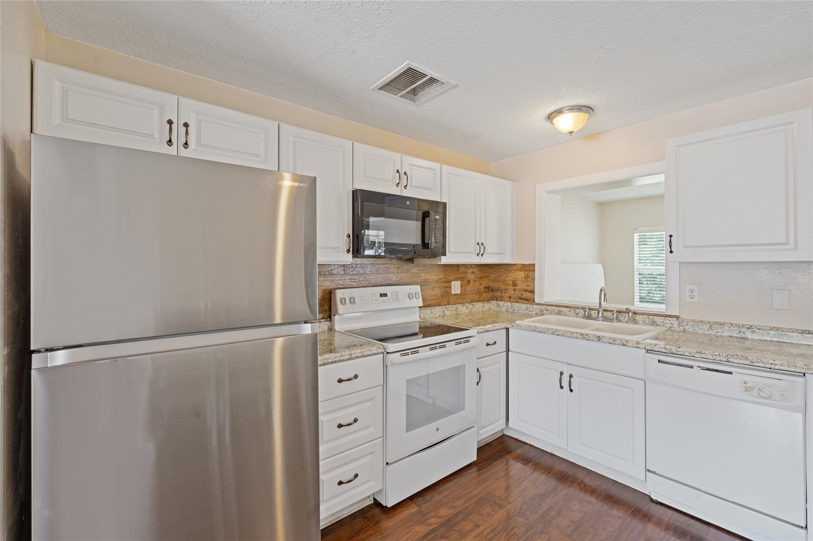 SEVEN SPGS HOMES - Residential Lease