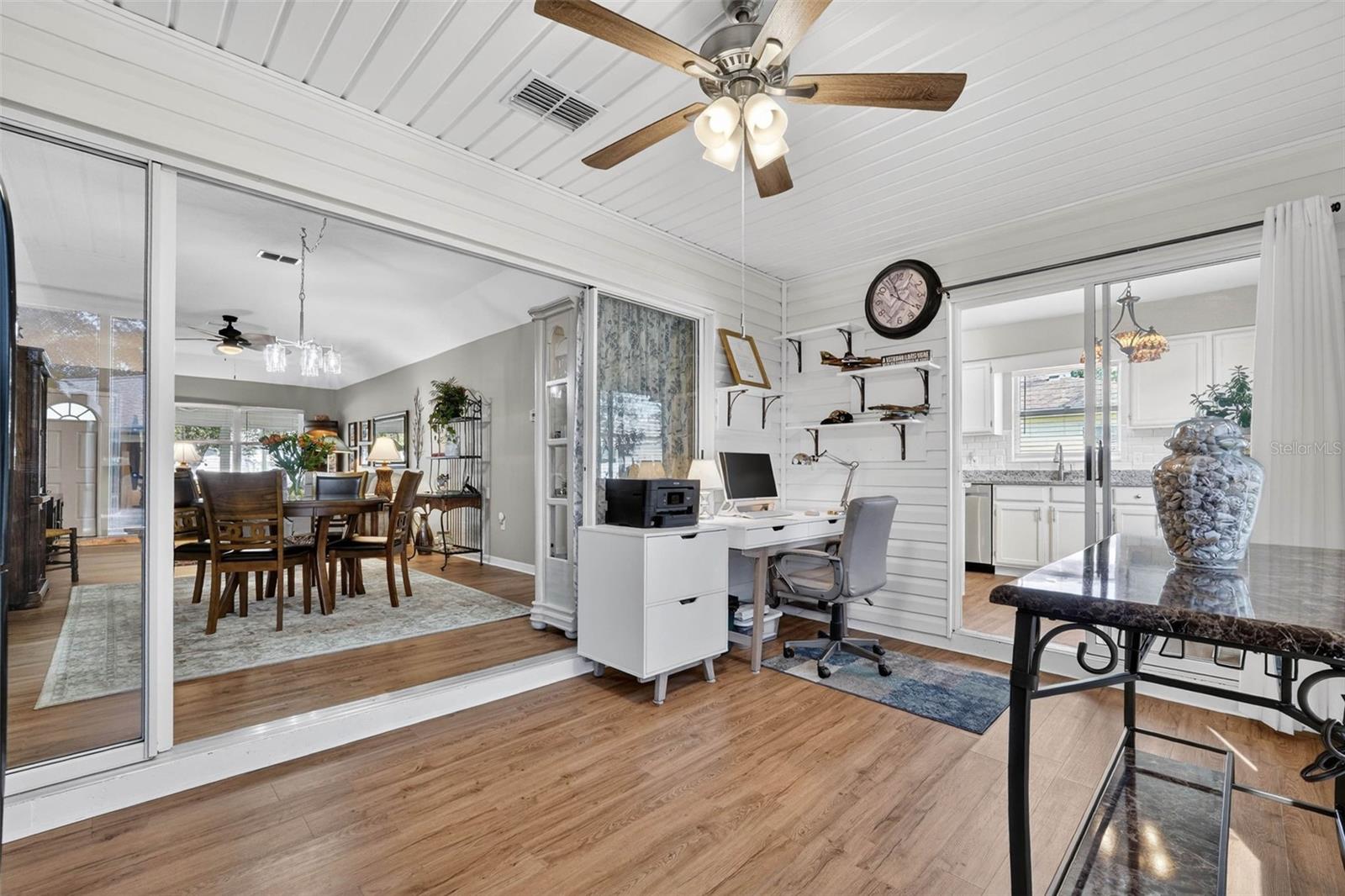 COLONNADES PH 03 - Residential