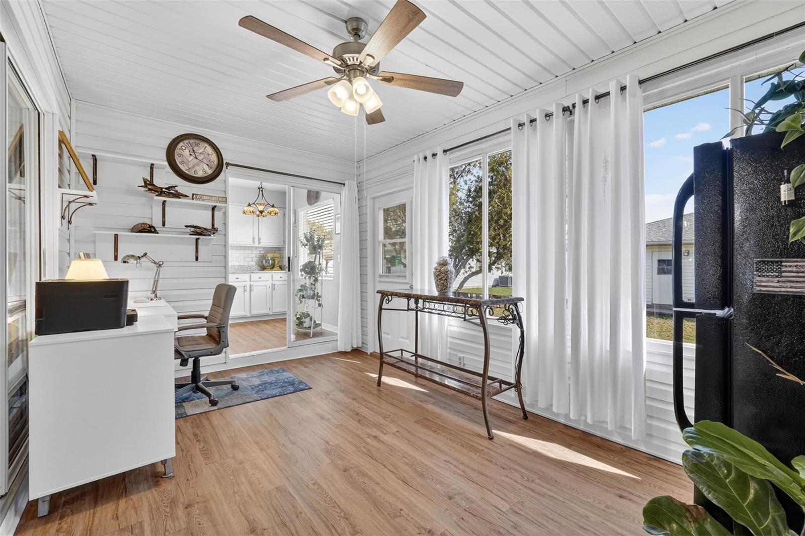 COLONNADES PH 03 - Residential